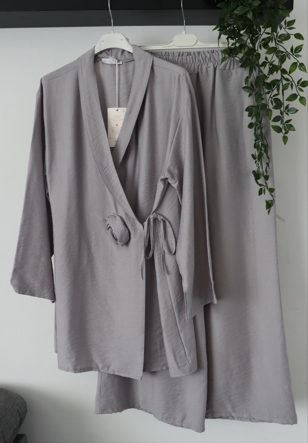 Damen Zweiteiler Oberteil/Hose 2er Set, Oberteil mit Seitenbindung & Rosen details