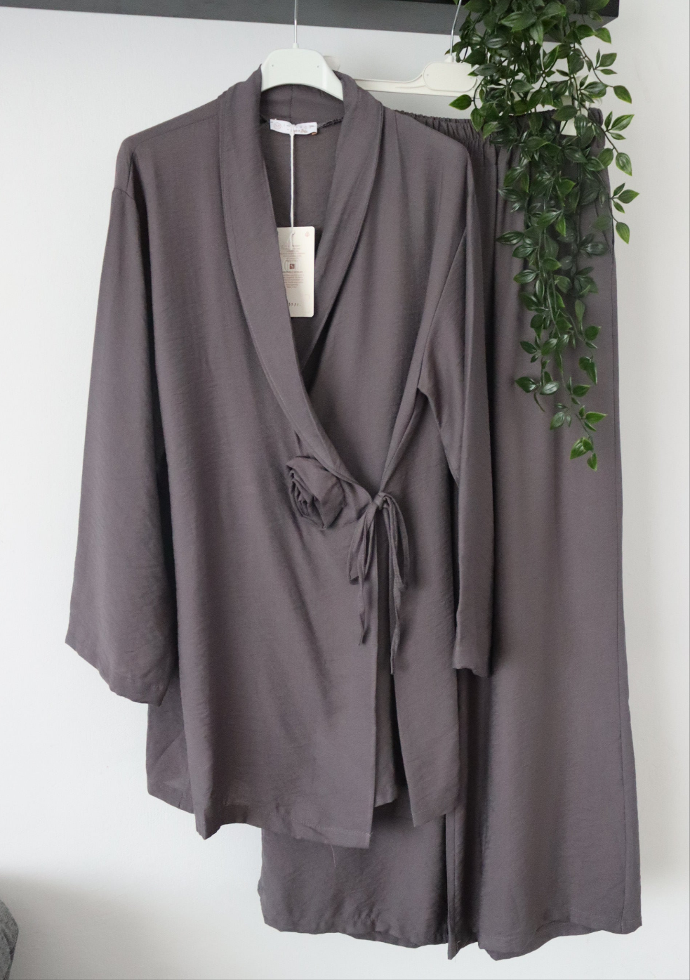 Damen Zweiteiler Oberteil/Hose 2er Set, Oberteil mit Seitenbindung & Rosen details