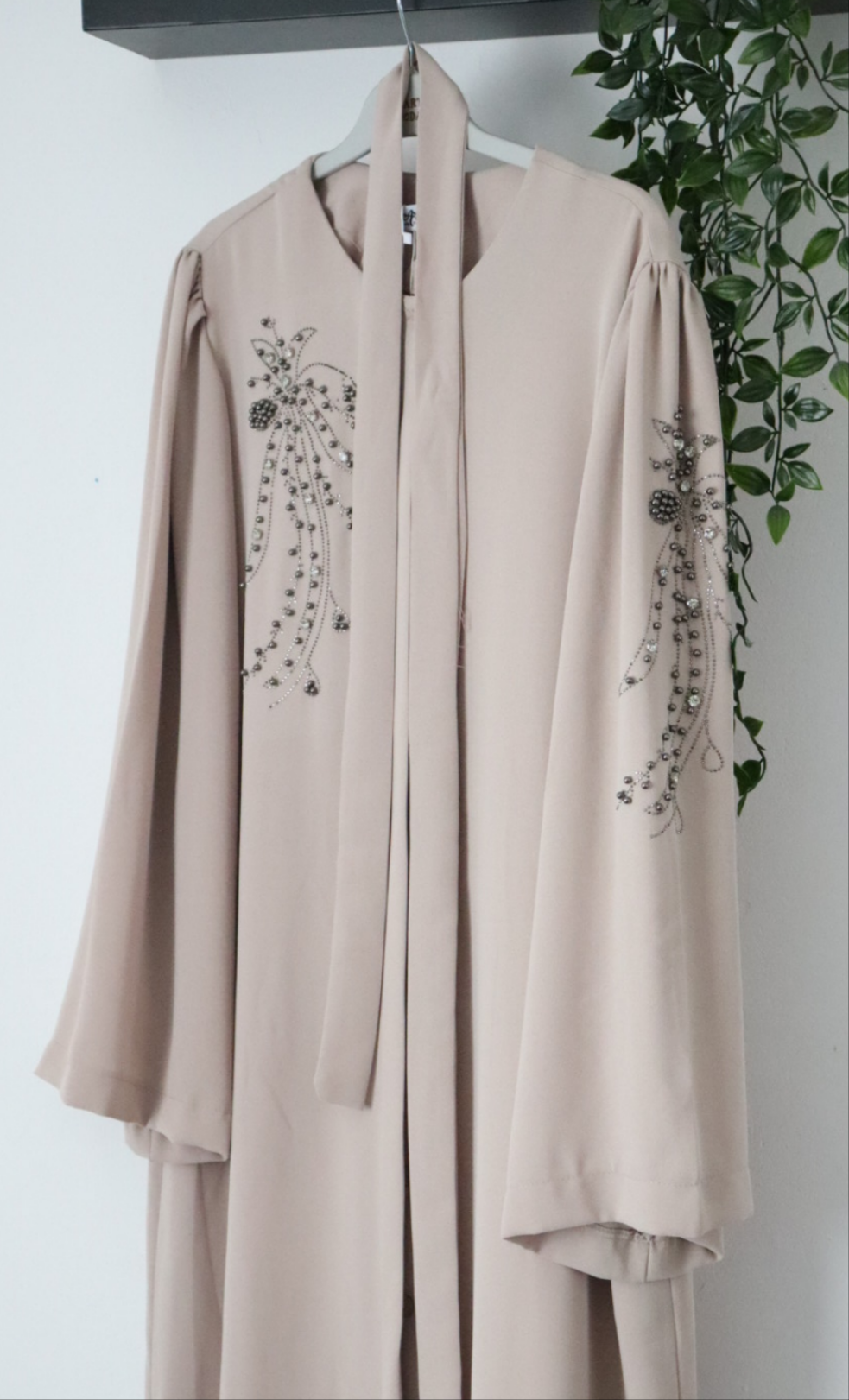 Damen Abaya mit bestickten Perlen