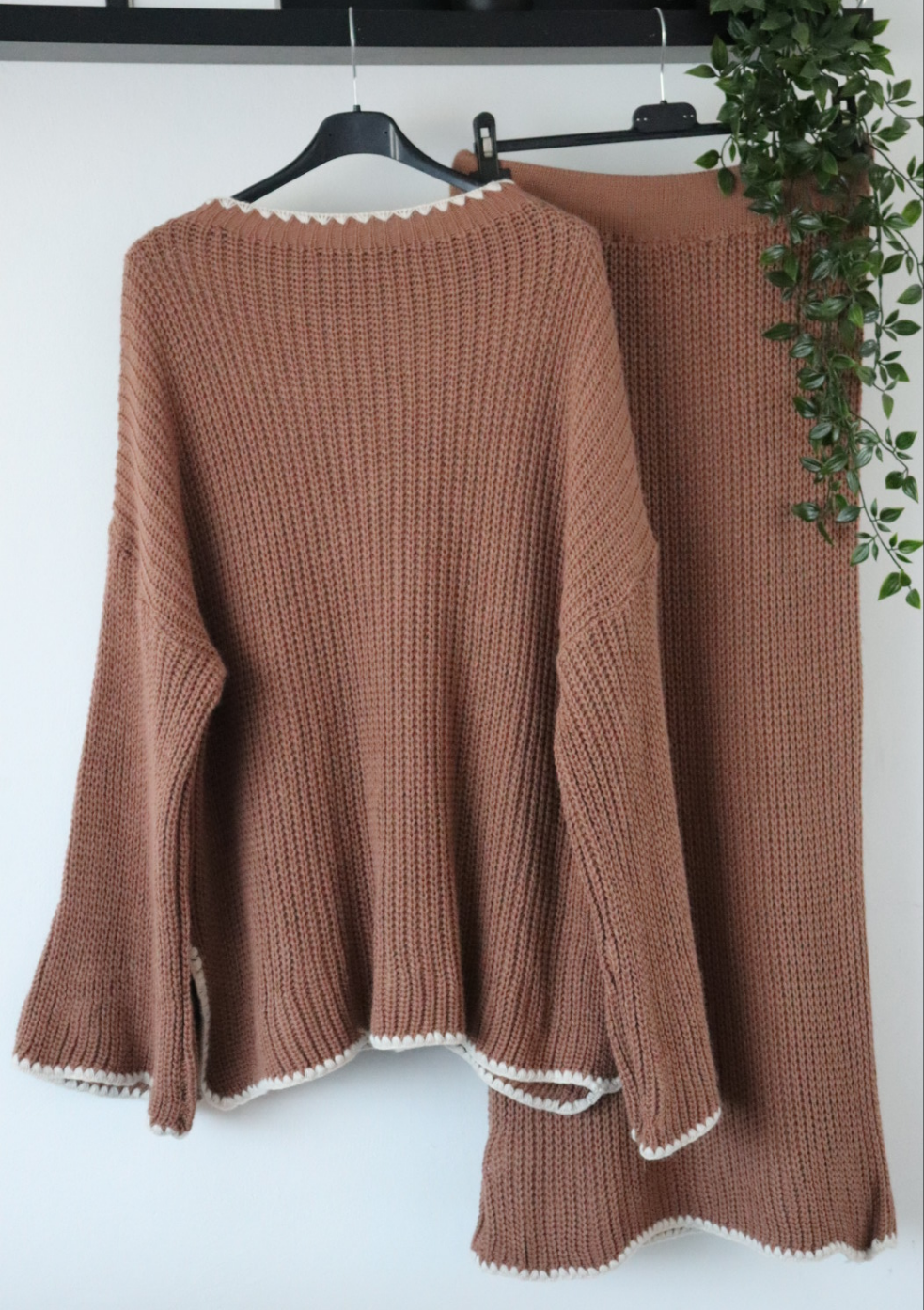 Women's two-piece, knitted top/skirt set