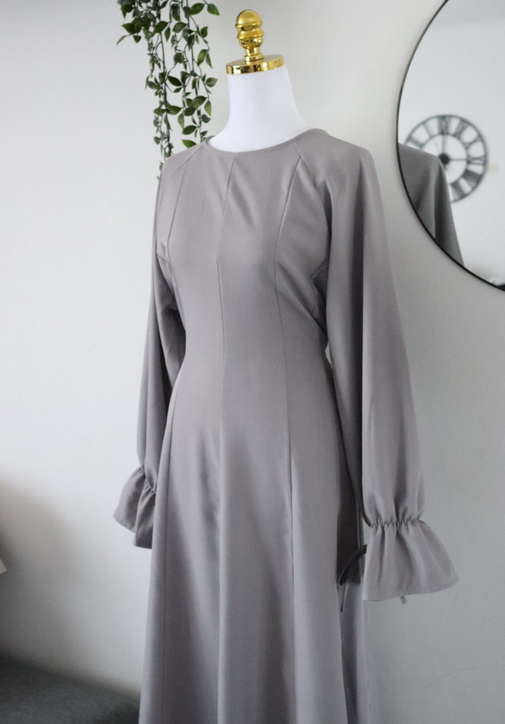 Damen Hijabkleid mit Rückenschnürung