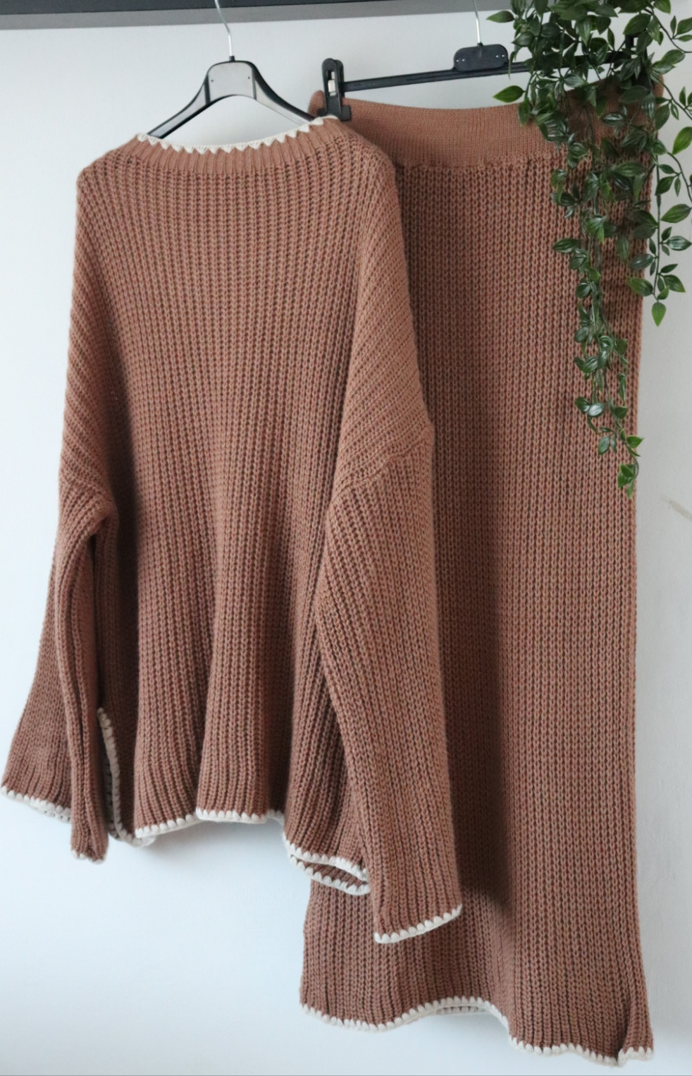 Women's two-piece, knitted top/skirt set