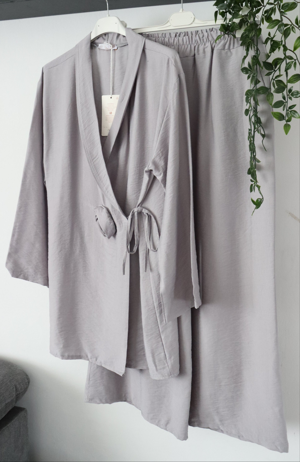 Damen Zweiteiler Oberteil/Hose 2er Set, Oberteil mit Seitenbindung & Rosen details