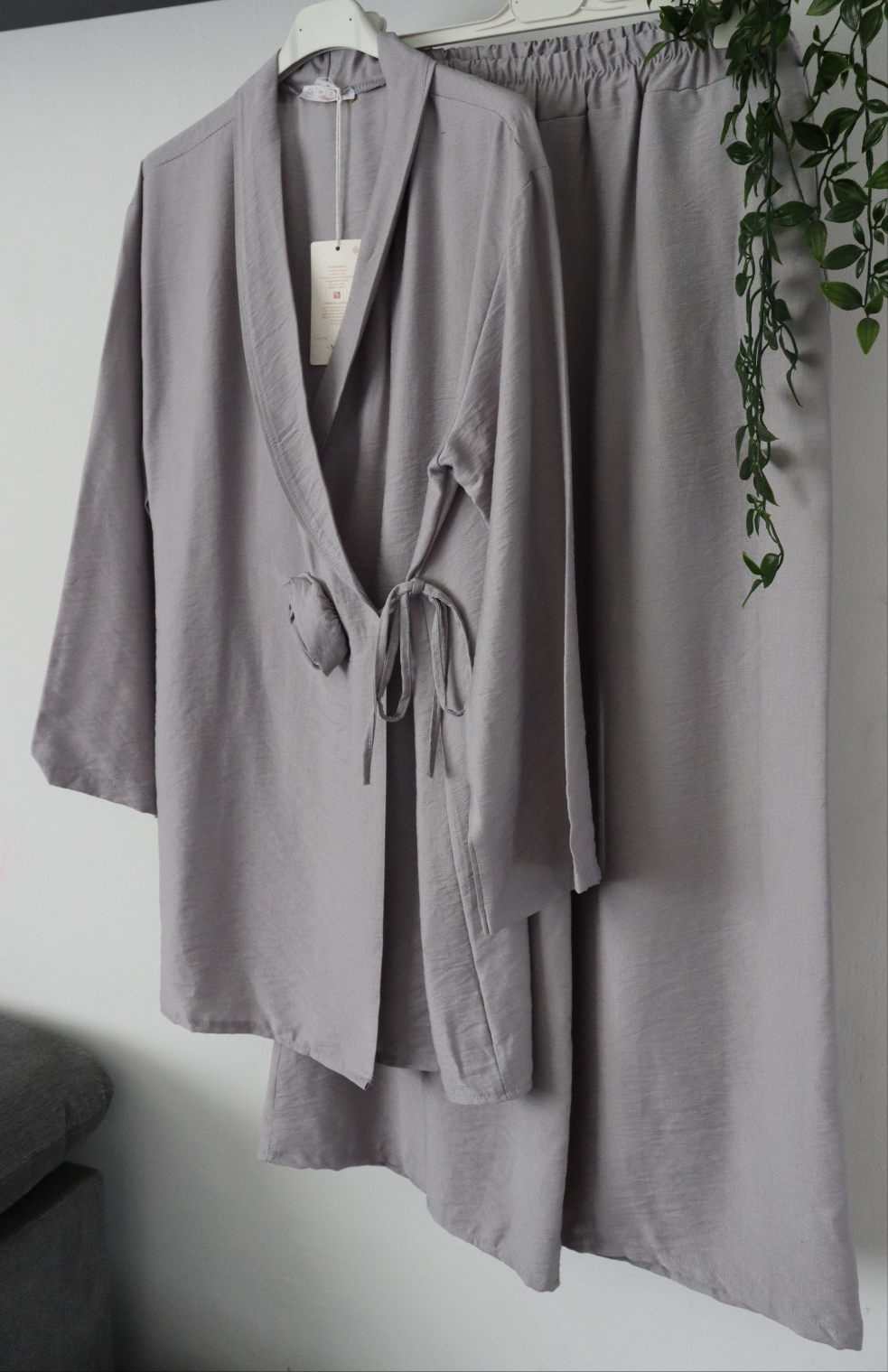 Damen Zweiteiler Oberteil/Hose 2er Set, Oberteil mit Seitenbindung & Rosen details