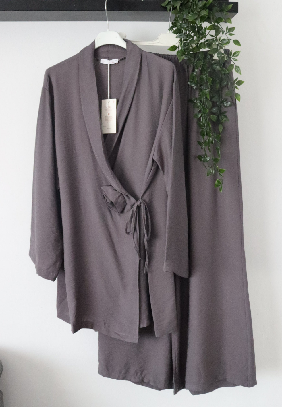 Damen Zweiteiler Oberteil/Hose 2er Set, Oberteil mit Seitenbindung & Rosen details