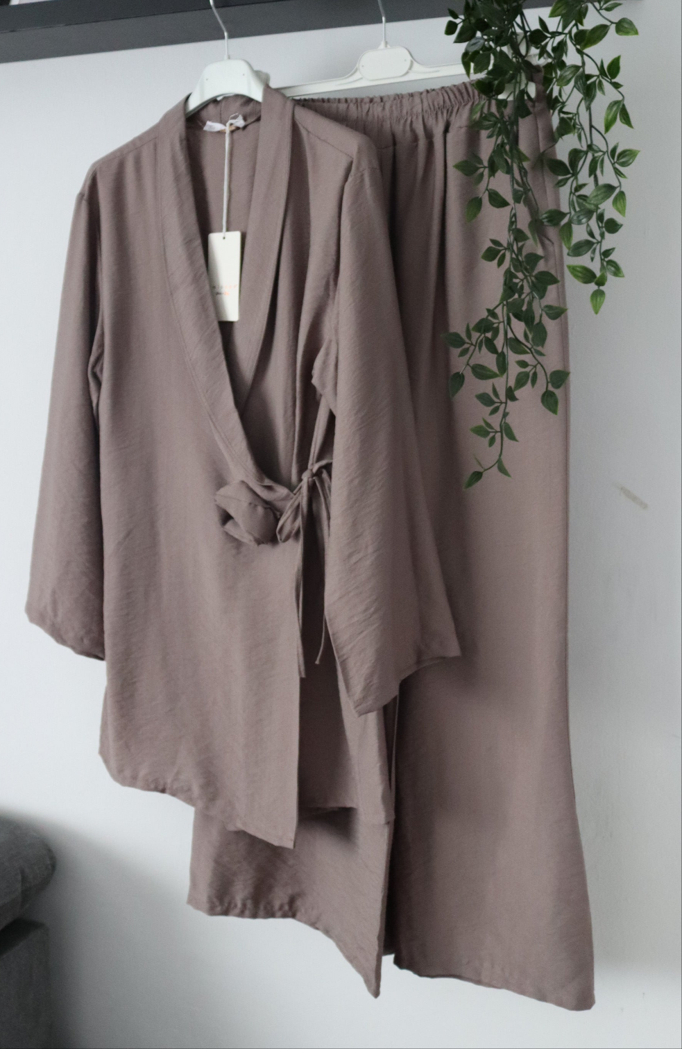 Damen Zweiteiler Oberteil/Hose 2er Set, Oberteil mit Seitenbindung & Rosen details