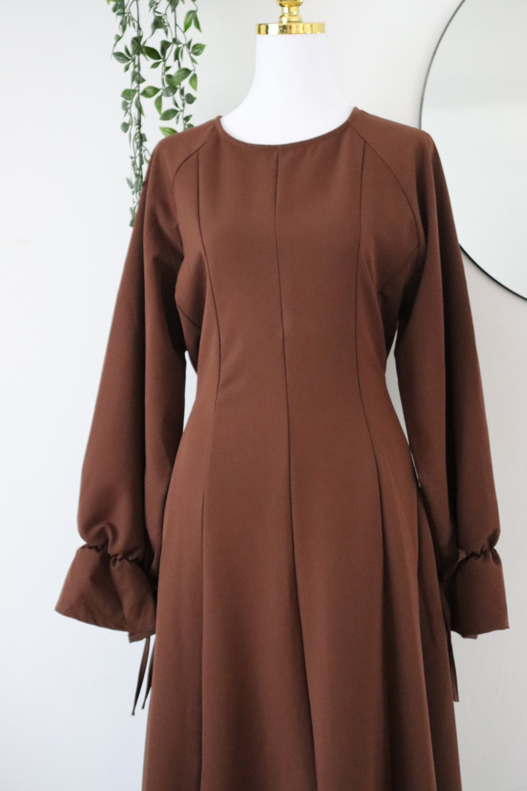 Damen Hijabkleid mit Rückenschnürung