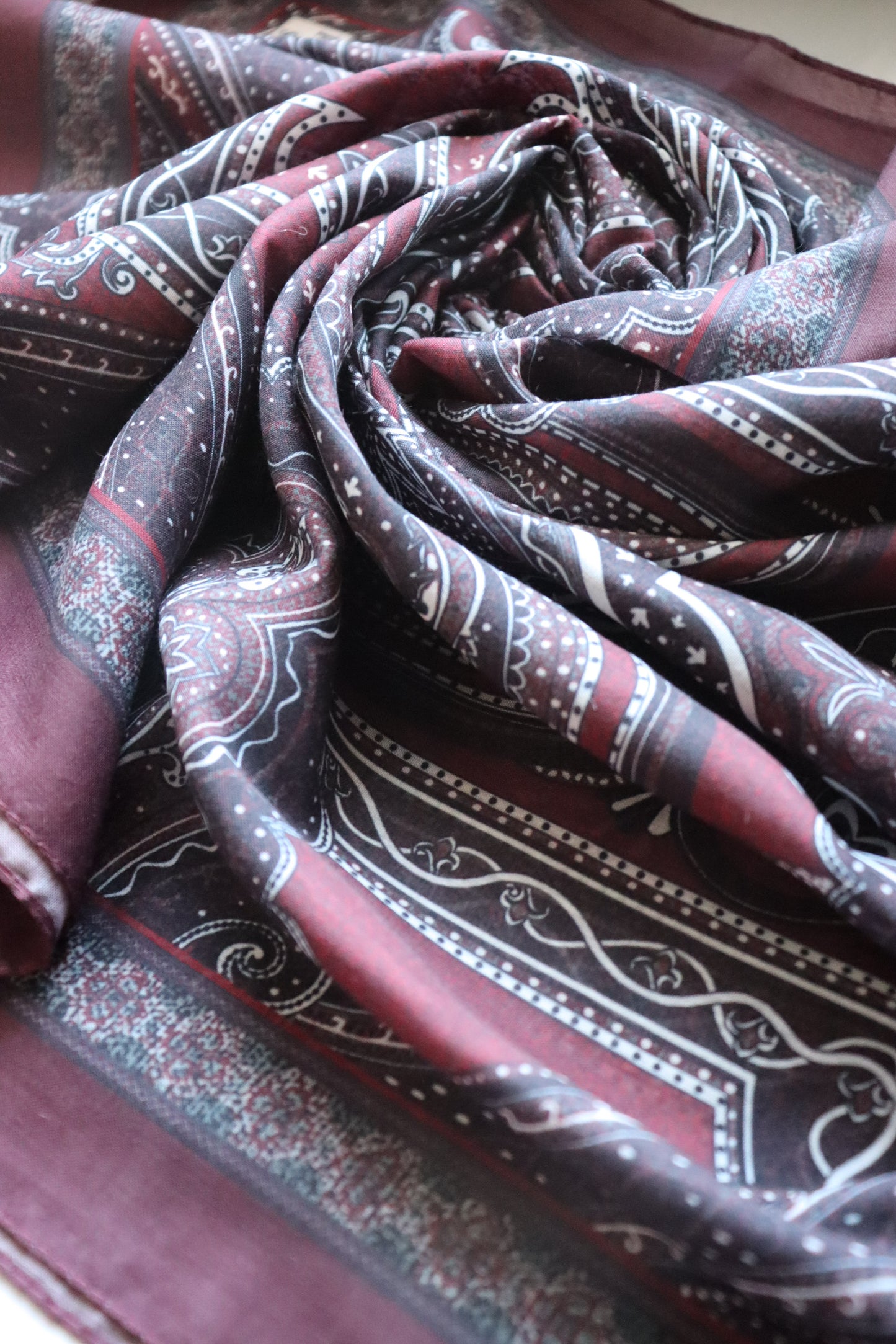 FRESIA-Scarf, Retro-Hijab Schal aus Seidenstoff/Baumwolle