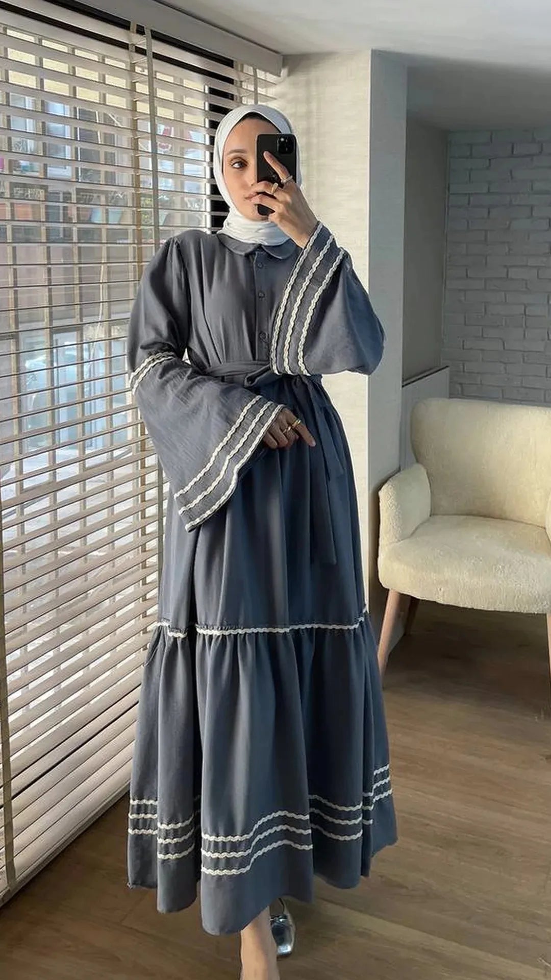 Damen Kleid mit weiten Ärmeln