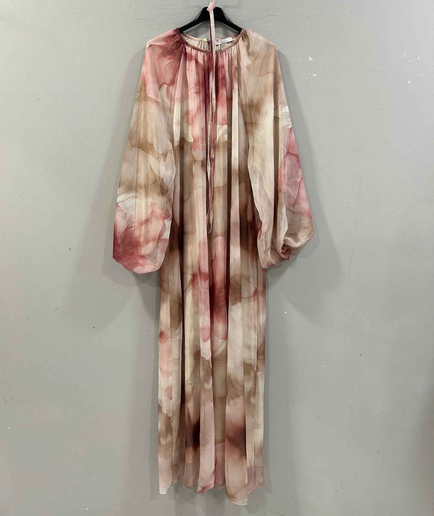 Flora Flow Maxi-Dress