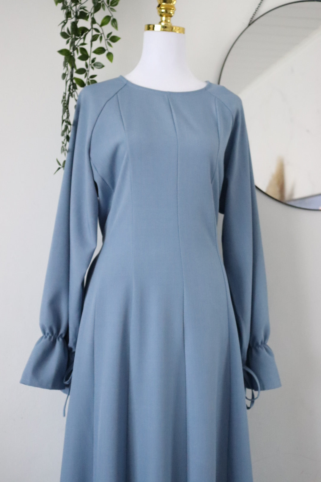 Damen Hijabkleid mit Rückenschnürung