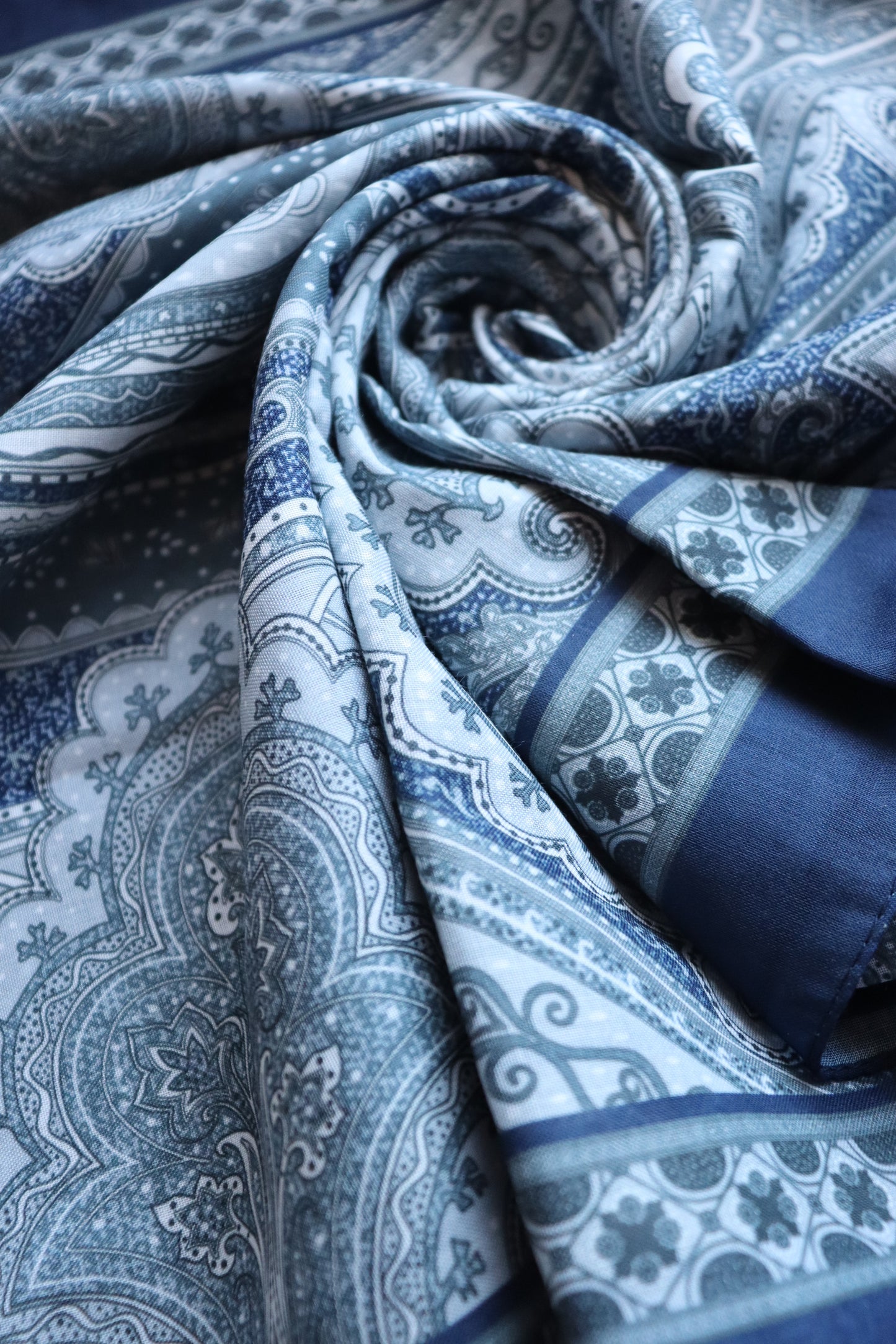 FRESIA-Scarf, Retro-Hijab Schal aus Seidenstoff/Baumwolle