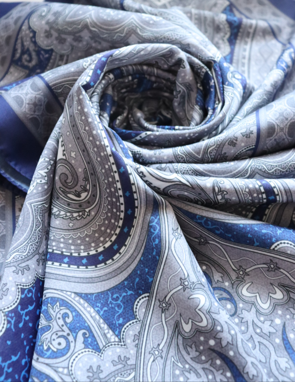 FRESIA-Scarf, Retro-Hijab Schal aus Seidenstoff/Baumwolle