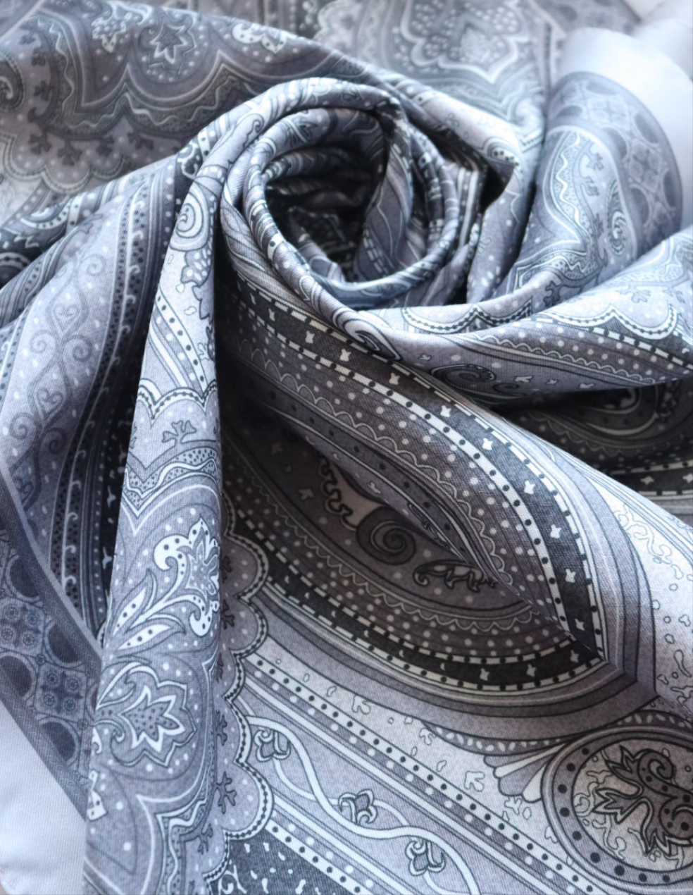 FRESIA-Scarf, Retro-Hijab Schal aus Seidenstoff/Baumwolle