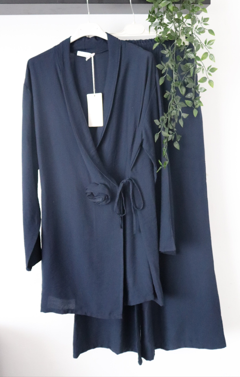 Damen Zweiteiler Oberteil/Hose 2er Set, Oberteil mit Seitenbindung & Rosen details