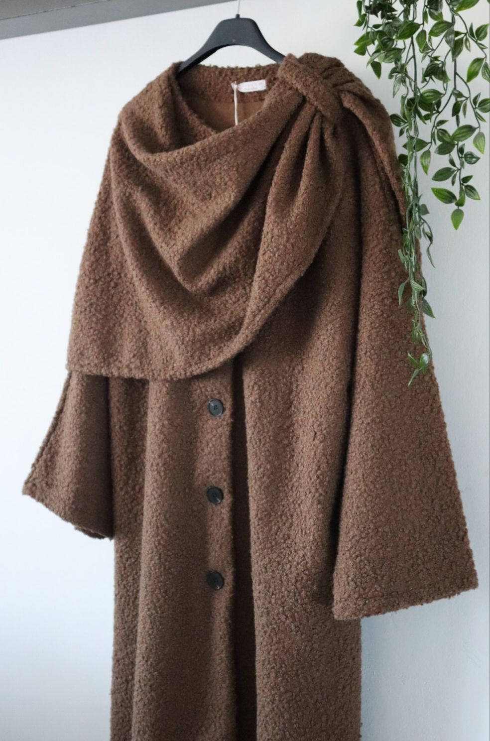 Damen langer Mantel mit integriertem Schal