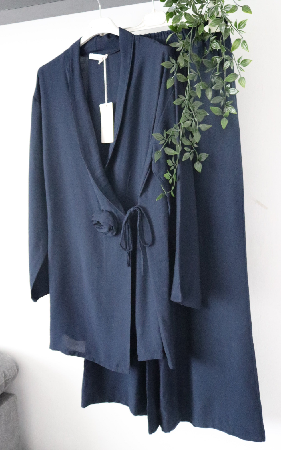 Damen Zweiteiler Oberteil/Hose 2er Set, Oberteil mit Seitenbindung & Rosen details