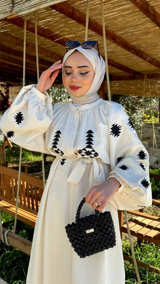 Damen besticktes Kleid aus Leinenstoff