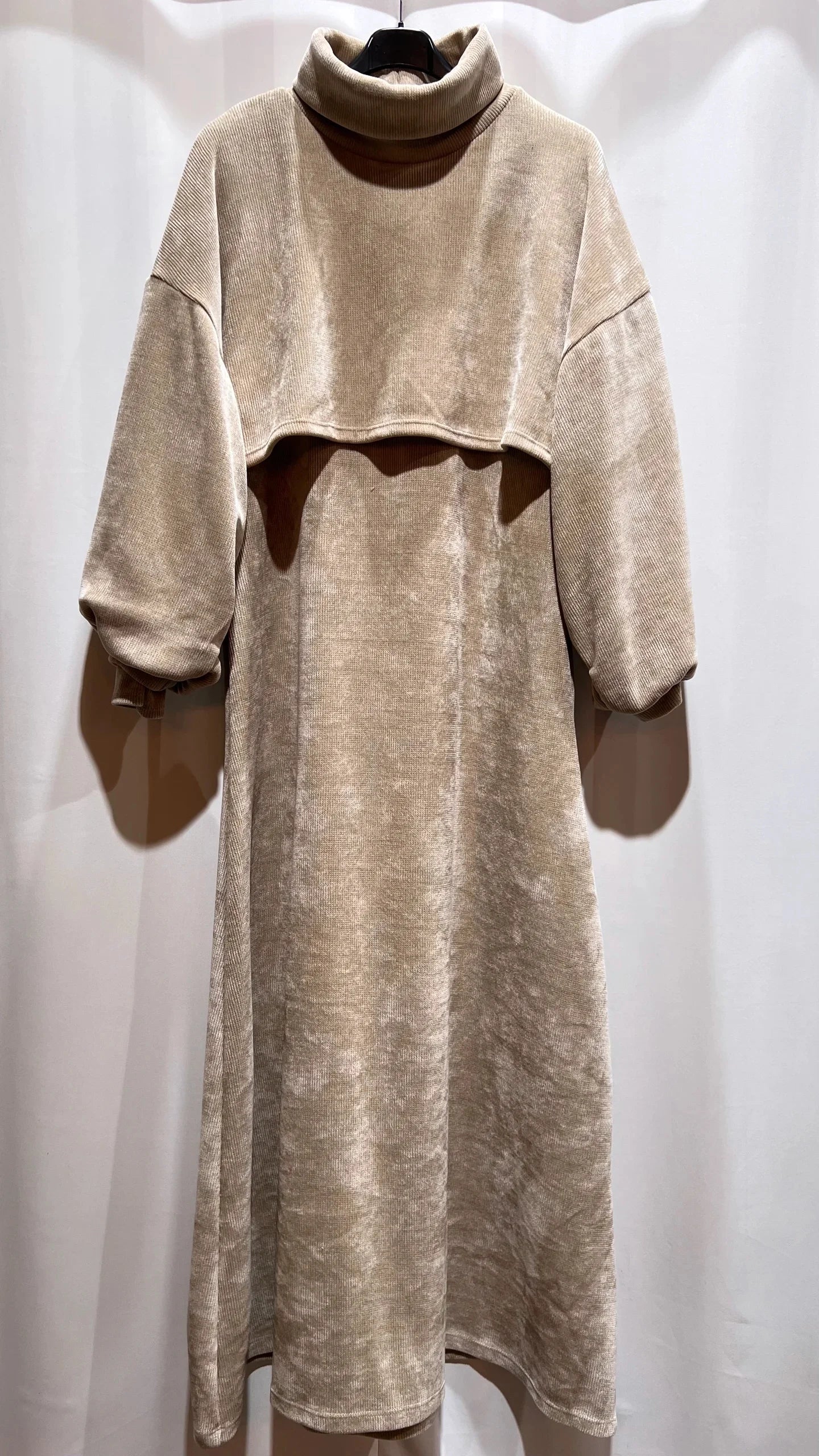 Zweiteiliges Kleid mit Bolero-Pullover,aus Samtstoff