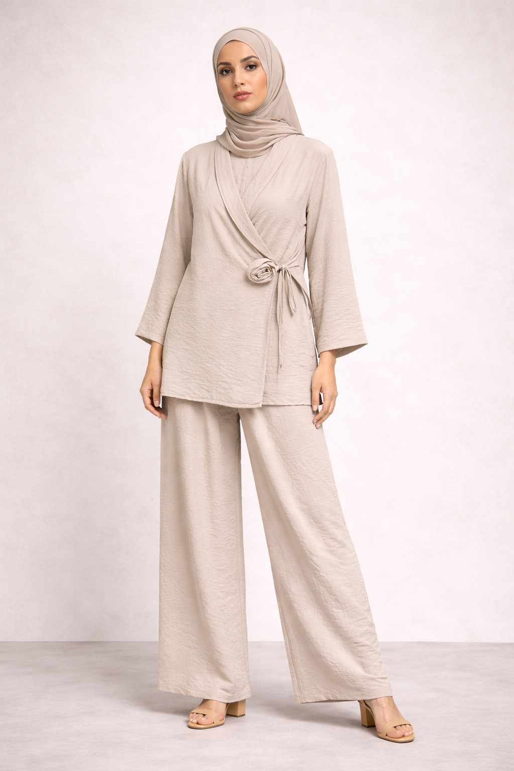 Damen Zweiteiler Oberteil/Hose 2er Set, Oberteil mit Seitenbindung & Rosen details
