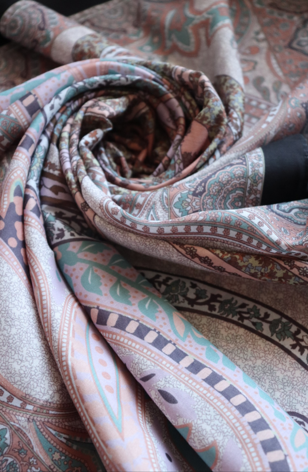 FRESIA-Scarf, Retro-Hijab Schal aus Seidenstoff/Baumwolle