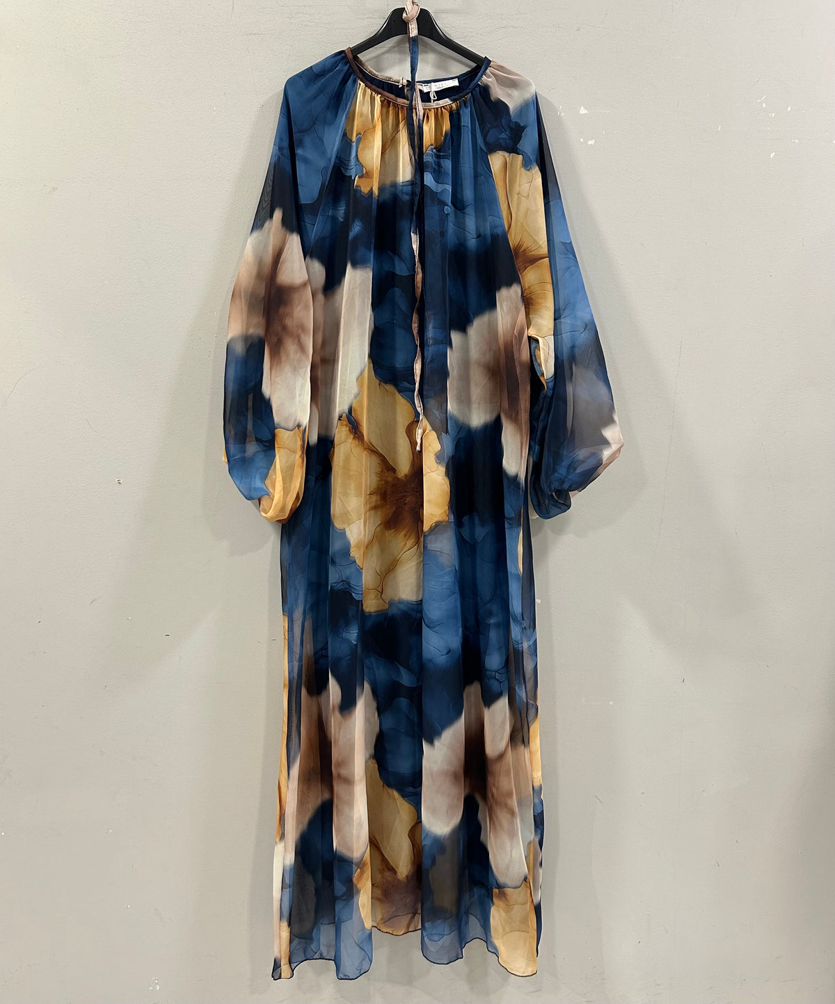 Flora Flow Maxi-Dress