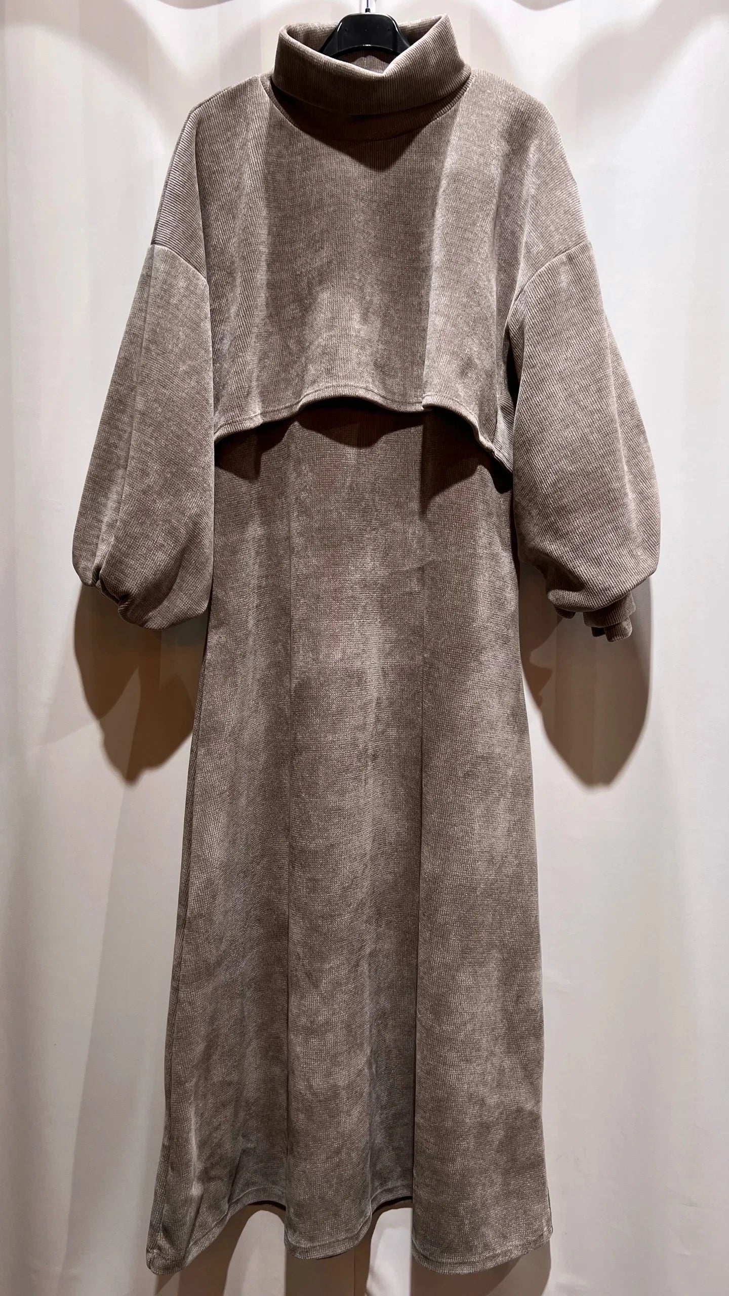 Zweiteiliges Kleid mit Bolero-Pullover,aus Samtstoff