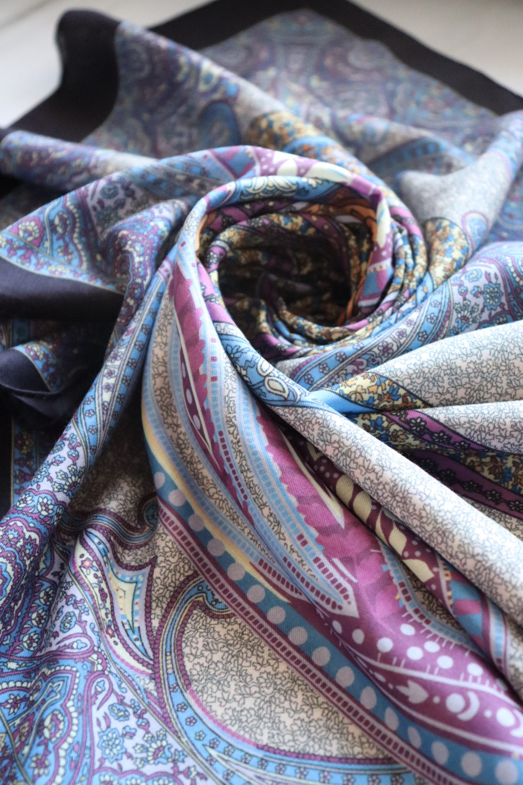 FRESIA-Scarf, Retro-Hijab Schal aus Seidenstoff/Baumwolle