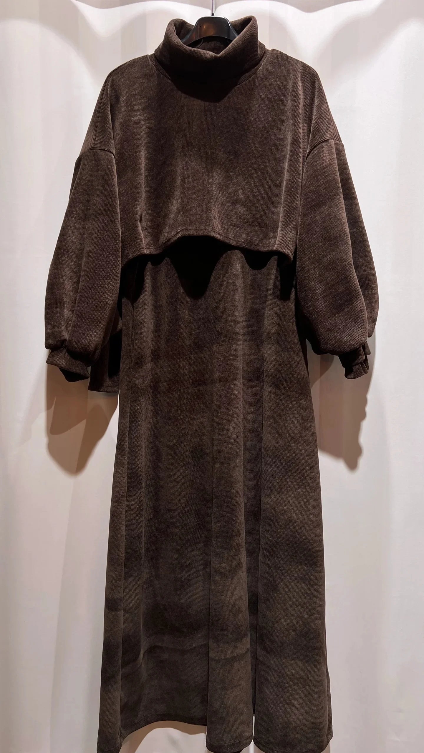 Zweiteiliges Kleid mit Bolero-Pullover,aus Samtstoff