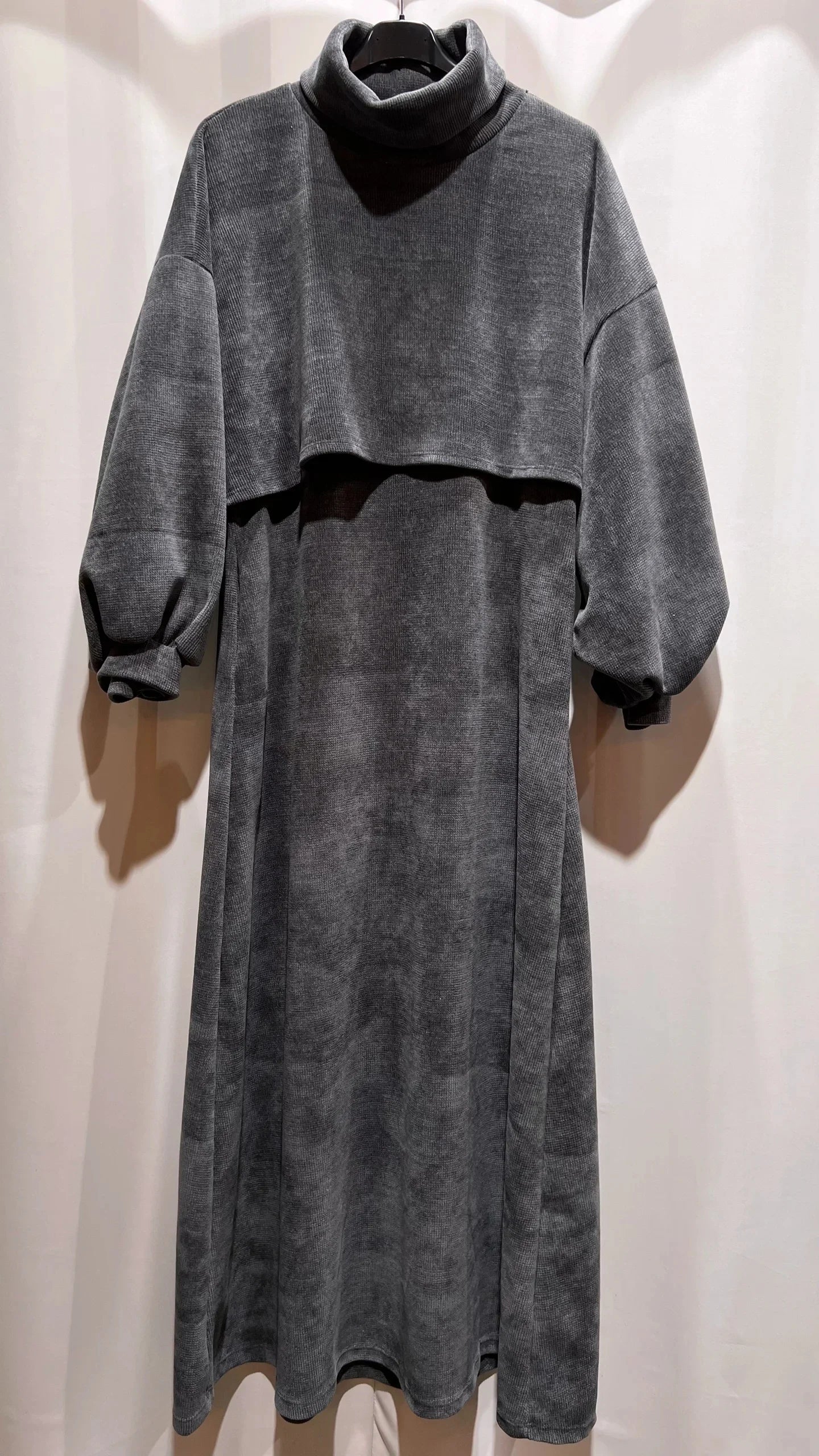 Zweiteiliges Kleid mit Bolero-Pullover,aus Samtstoff